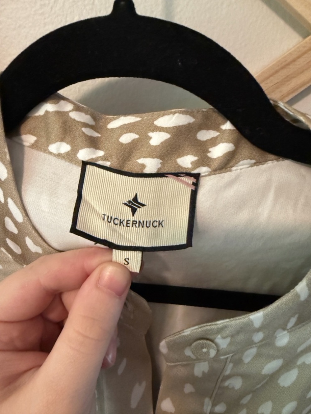 Tuckernuck Antelope Royal Shirt Dress Size S Tan White Animal Print - Picture 4 of 7